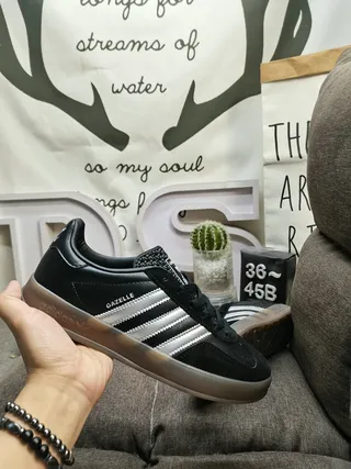 Adidas Gazelle Sneakers Lifestyle Noir et Argent Métallique 5
