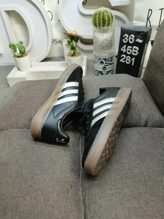 Adidas Gazelle Sneakers Lifestyle Noir et Argent Métallique 6