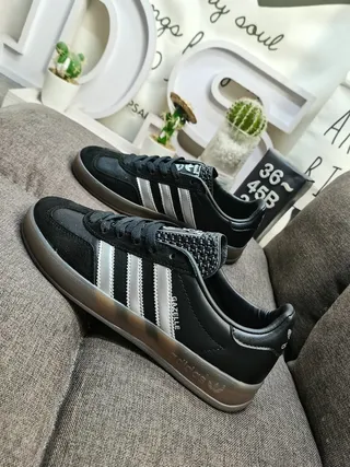 Adidas Gazelle Sneakers Lifestyle Noir et Argent Métallique 7