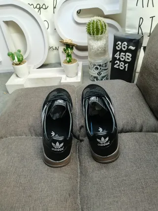Adidas Gazelle Sneakers Lifestyle Noir et Argent Métallique 8