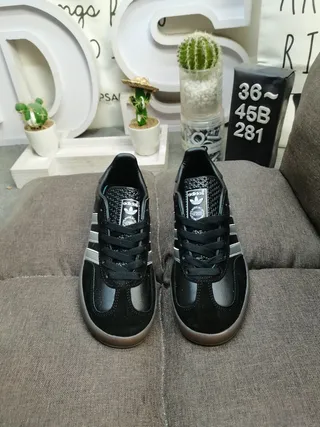 Adidas Gazelle Sneakers Lifestyle Noir et Argent Métallique 10