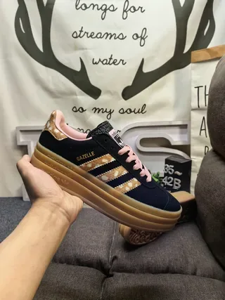 Adidas Gazelle 黑色粉色鹿印平台生活方式运动鞋 5