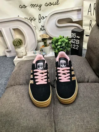 Adidas Gazelle 黑色粉色鹿印平台生活方式运动鞋 10