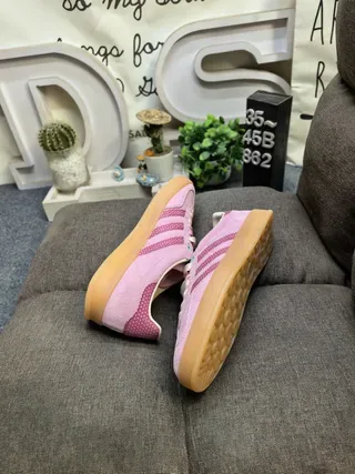 Adidas Gazelle Sneakers Lifestyle en daim rose à pois 6