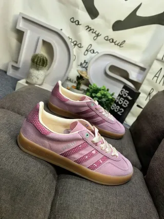 Adidas Gazelle Sneakers Lifestyle en daim rose à pois 9