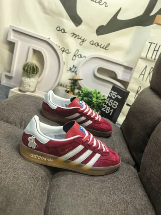Adidas Gazelle लाल সুয়েড লাইফস্টাইল স্নিকার 9