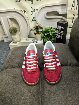 Adidas Gazelle लाल সুয়েড লাইফস্টাইল স্নিকার 10