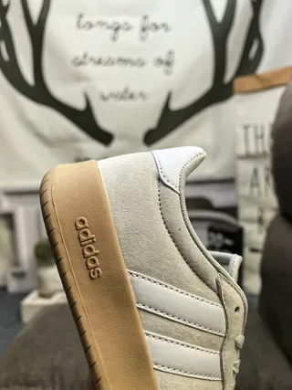 Adidas Gris Beige Zapatillas Lifestyle de Ante de Bajo 3