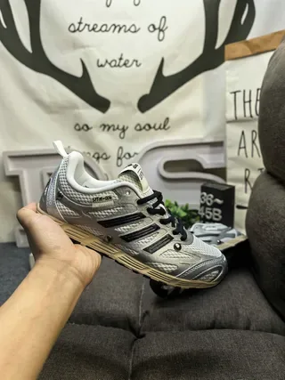 Adidas Chaussures Lifestyle Gris Noir à Empeigne Mesh et Synthétique, Trois Rayures sur le Côté et Branding 5
