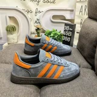 Adidas حذاء رياضي أسلوب حياة رمادي برتقالي علوة سويد لوحة جانبية ثلاث شرائط