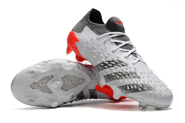 Adidas Zapatillas de fútbol gris y rojo upper sintético texturizado cordones asimétricos superficie firme 12