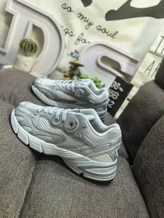 Adidas cinza branco sola média malha e construção sobreposição sintética tênis grossos 7