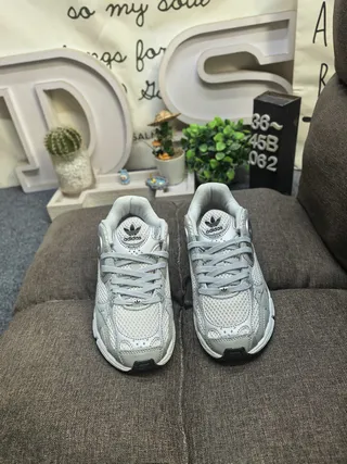 Adidas cinza branco sola média malha e construção sobreposição sintética tênis grossos 10
