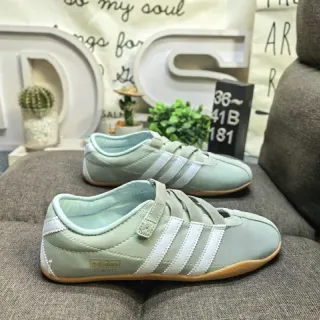 Adidas أحذية رياضية خضراء بيضاء بدون أربطة حزام فيلكرو أسلوب حياة