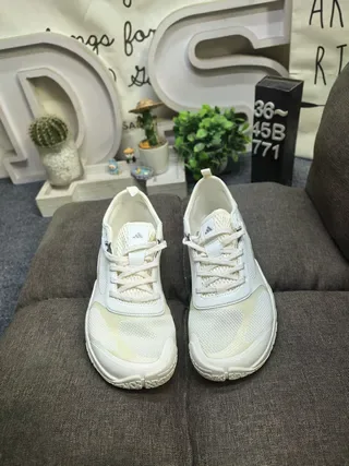 Adidas Zapatillas de Entrenamiento en Malla Azul Claro y Blanco 20