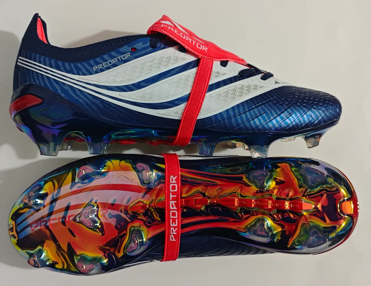 Adidas Predator أزرق أحمر إيريديسينت هولوغرافيك علوية لاسات غير متماثلة حزام أرض صلبة أحذية كرة القدم 11