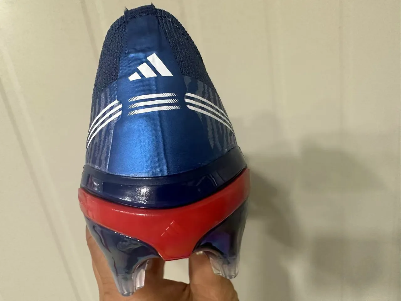 Adidas Predator أزرق أحمر إيريديسينت هولوغرافيك علوية لاسات غير متماثلة حزام أرض صلبة أحذية كرة القدم 13