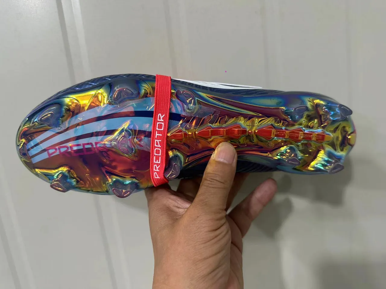 Adidas Predator أزرق أحمر إيريديسينت هولوغرافيك علوية لاسات غير متماثلة حزام أرض صلبة أحذية كرة القدم 15