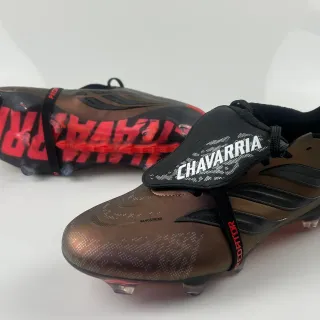 Adidas Predator Chavarría métallique bronze noir rouge terrain ferme chaussures de football