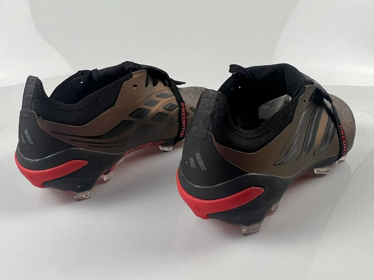 Adidas Predator Chavarría धातुकी कांस्य काला लाल दृढ़ भूमि फुटबॉल जूते 3