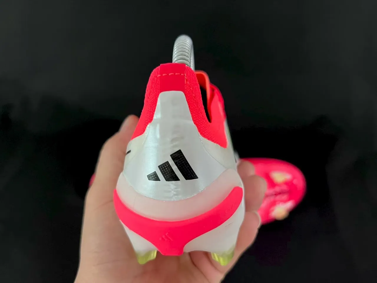 Adidas Predator أحمر أبيض منخفض القطعة القماش الاصطناعي المخدد خطوط ثلاثية قفص أرض صلب أحذية كرة القدم 3