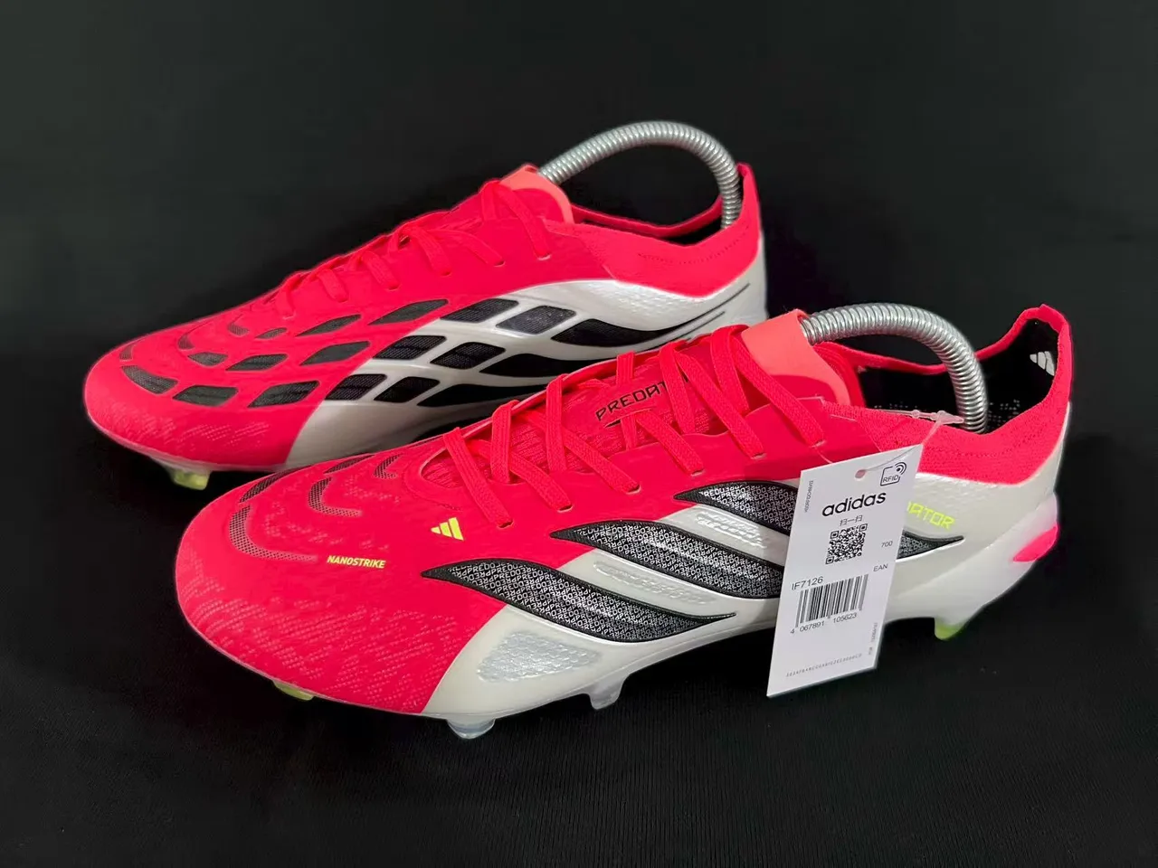 Adidas Predator أحمر أبيض منخفض القطعة القماش الاصطناعي المخدد خطوط ثلاثية قفص أرض صلب أحذية كرة القدم 9