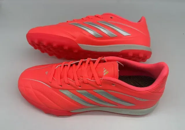 Adidas أحمر فضي منخفض القطع جلد صناعي مسامير مخروطية مولدة أحذية كرة قدم عشب اصطناعي 2