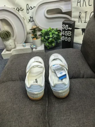 Adidas Samba Off-White e Preto Lifestyle Sneakers 18