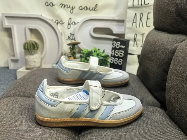 Adidas Samba Off-White e Preto Lifestyle Sneakers 21