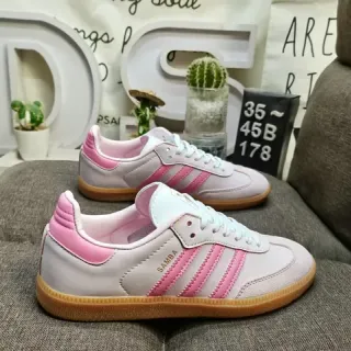 Adidas Samba حذاء رياضي وردي وبيج أسلوب حياة