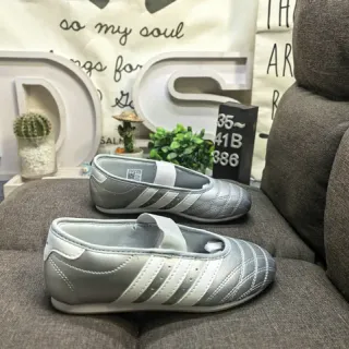 Adidas Plata Blanco Caja de Dedo Acolchada Tres Rayas Panel Lateral Zapatos Mary Jane