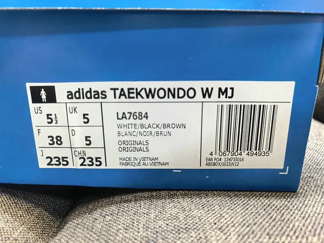 Adidas 银白色 绗缝鞋头盒 三条纹侧面板 玛丽珍鞋 2