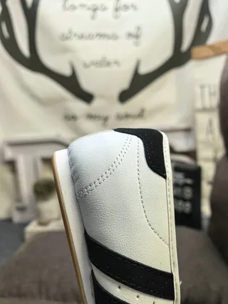 Adidas 银白色 绗缝鞋头盒 三条纹侧面板 玛丽珍鞋 3