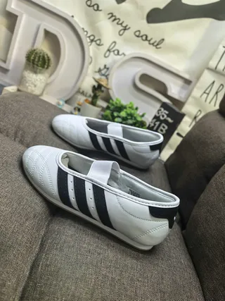 Adidas 银白色 绗缝鞋头盒 三条纹侧面板 玛丽珍鞋 7