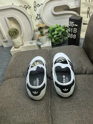 Adidas 银白色 绗缝鞋头盒 三条纹侧面板 玛丽珍鞋 8
