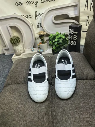 Adidas 银白色 绗缝鞋头盒 三条纹侧面板 玛丽珍鞋 10