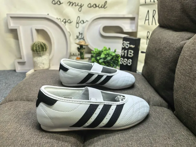 Adidas 银白色 绗缝鞋头盒 三条纹侧面板 玛丽珍鞋 11