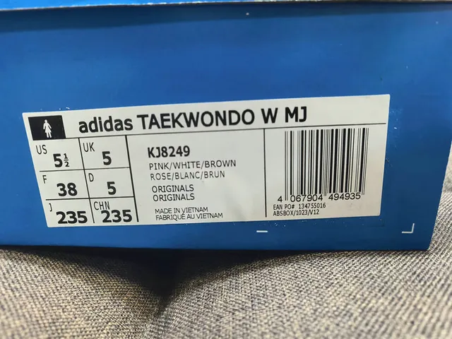 Adidas 银白色 绗缝鞋头盒 三条纹侧面板 玛丽珍鞋 12