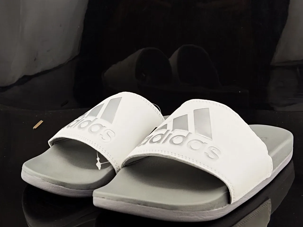 Adidas Slide sandalia blanca y gris 2
