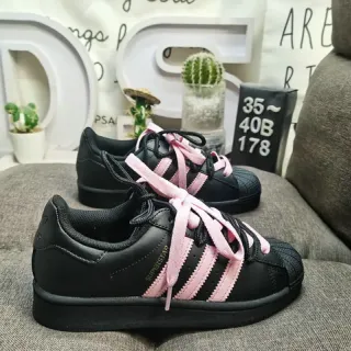 Adidas Superstar أحذية رياضية سوداء وردية للنمط الحياتي
