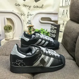 Adidas Superstar حذاء رياضي أسود وفضي معدني أسلوب حياة