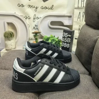 Adidas Superstar Chaussures Lifestyle Noires et Blanches