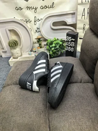 Adidas Superstar 黑白生活方式运动鞋 6