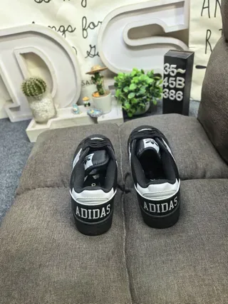 Adidas Superstar 黑白生活方式运动鞋 8