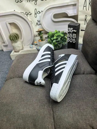 Adidas Superstar Negro y Blanco Lifestyle Sneakers 6