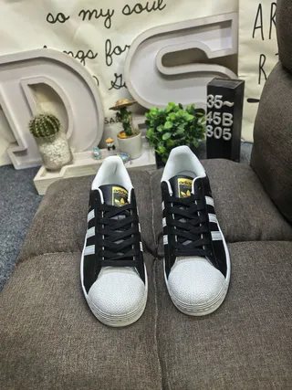 Adidas Superstar Negro y Blanco Lifestyle Sneakers 10