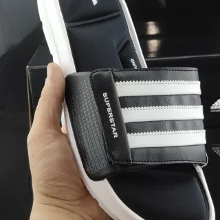 Adidas Superstar أحذية شريحة سوداء وبيضاء