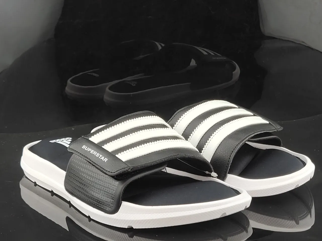 Adidas Superstar Sandales à glissière Noir et Blanc 4