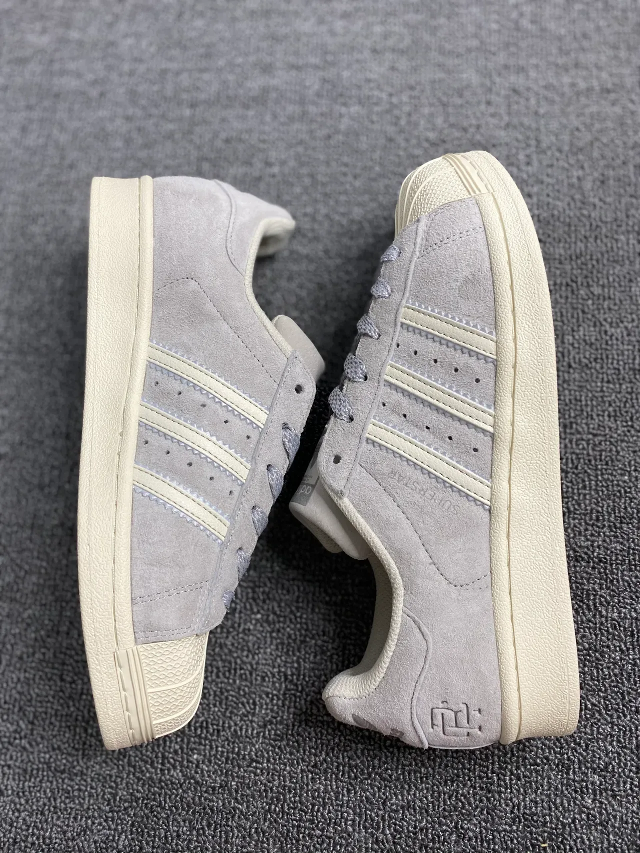 Adidas Superstar ধূসর স্যুড অফ-হোয়াইট লাইফস্টাইল স্নিকার্স 6