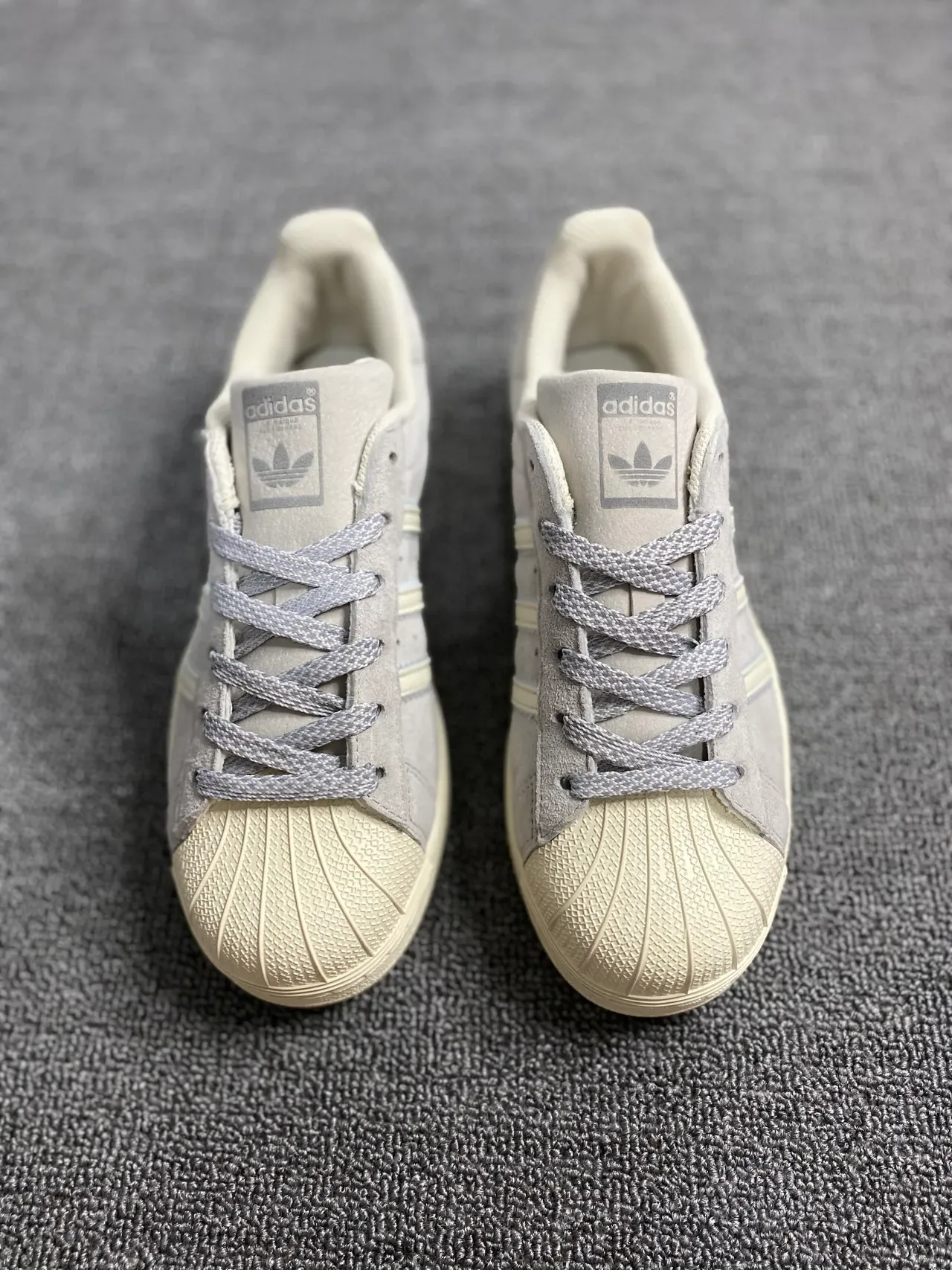 Adidas Superstar ধূসর স্যুড অফ-হোয়াইট লাইফস্টাইল স্নিকার্স 9